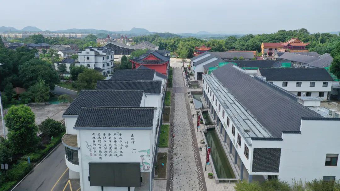 一座占地500平方米,长期荒弃的老房子,曾是德清县洛舍镇东衡村党总支