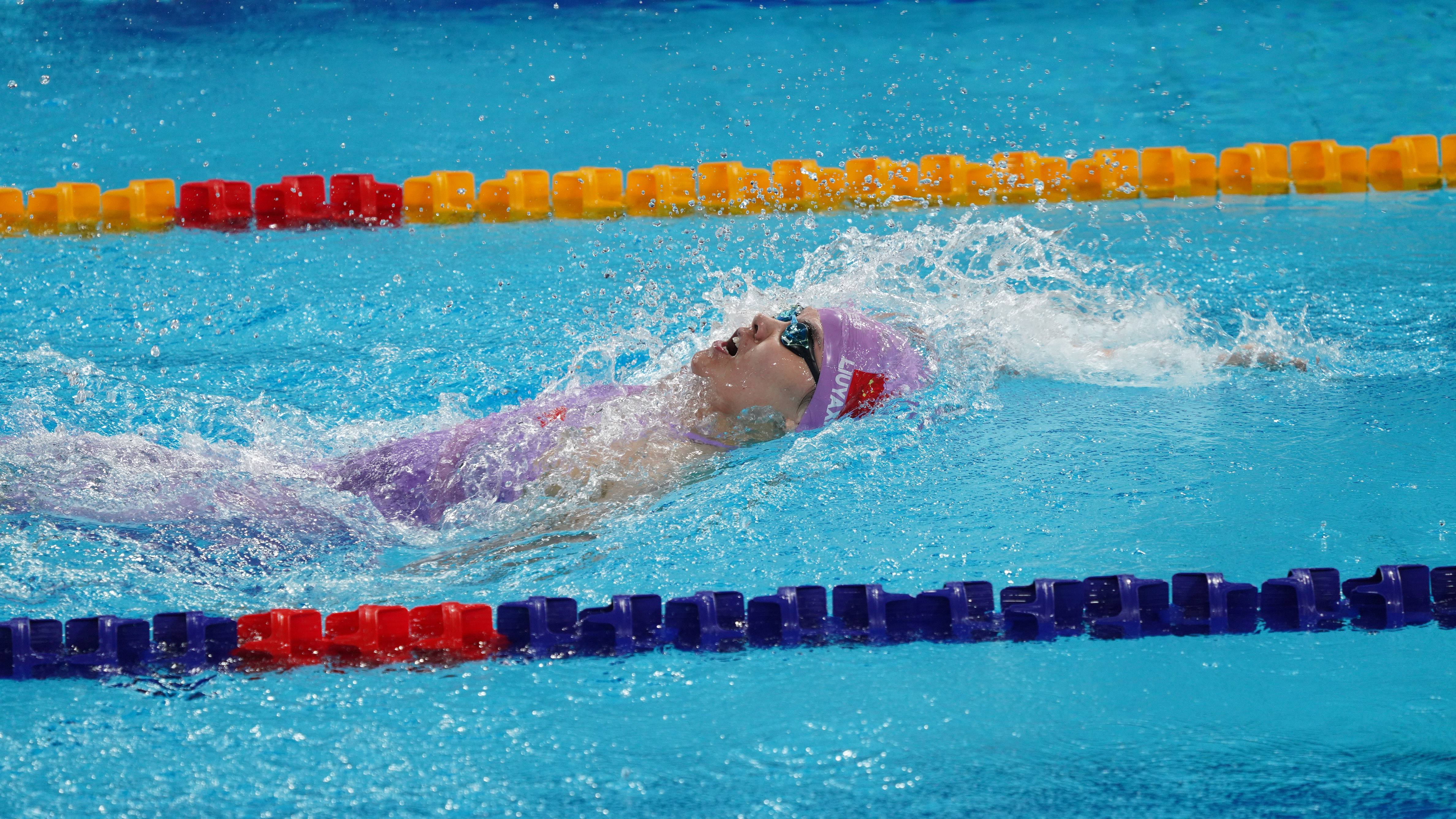 柳雅欣获得游泳女子200米仰泳金牌